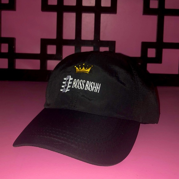 Boss Bishh’s high ponytail adjustable hats come in black white and grey! - Picture 8 of 9